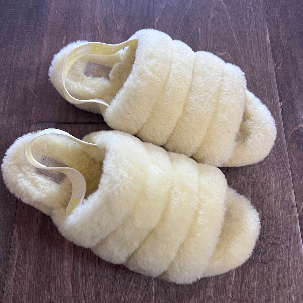 UGG SLIPPERS